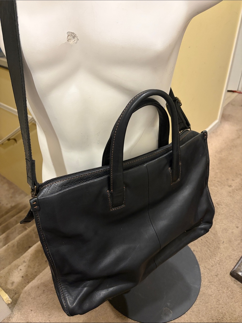 Kenneth Cole Large Black Leather Messenger Bag with Detachable Strap
